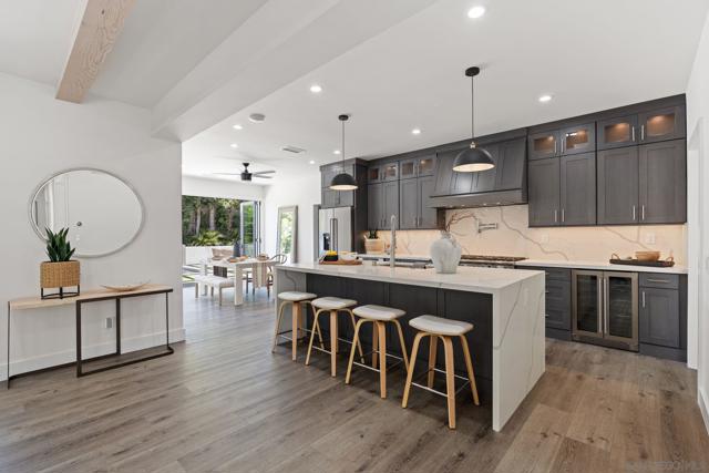 1384 Cynthia Ln, Carlsbad CA: https://media.crmls.org/mediaz/8aa36d85-a895-49e5-8035-6d92dfdac3bf.jpg