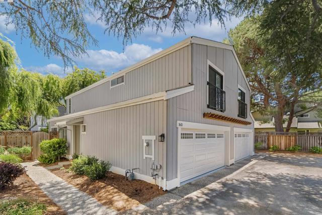 163 Gladys Ave, Mountain View CA: https://media.crmls.org/mediaz/8aa4285c-c0c7-437c-936d-2ccb0563c467.jpg
