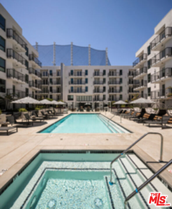 687 S Hobart Boulevard, Los Angeles CA: https://media.crmls.org/mediaz/8aa4561d-b3f0-495e-8c13-d9ba4eb7af31.jpg