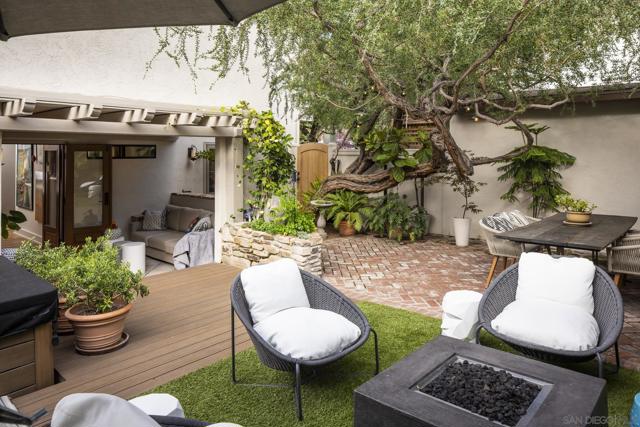 2147 Pine St, San Diego CA: https://media.crmls.org/mediaz/8aa45b42-65fe-4aec-addc-fe2a9d2372f4.jpg