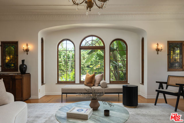 205 S Lomita Avenue, Ojai CA: https://media.crmls.org/mediaz/8aa4d428-bd1c-42eb-ae2f-679a28ef7a6b.jpg