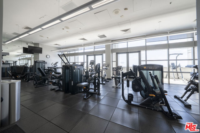 1155 S Grand Avenue, Los Angeles CA: https://media.crmls.org/mediaz/8aa4dd0b-276a-4a4c-9cc2-899d2185b5fd.jpg