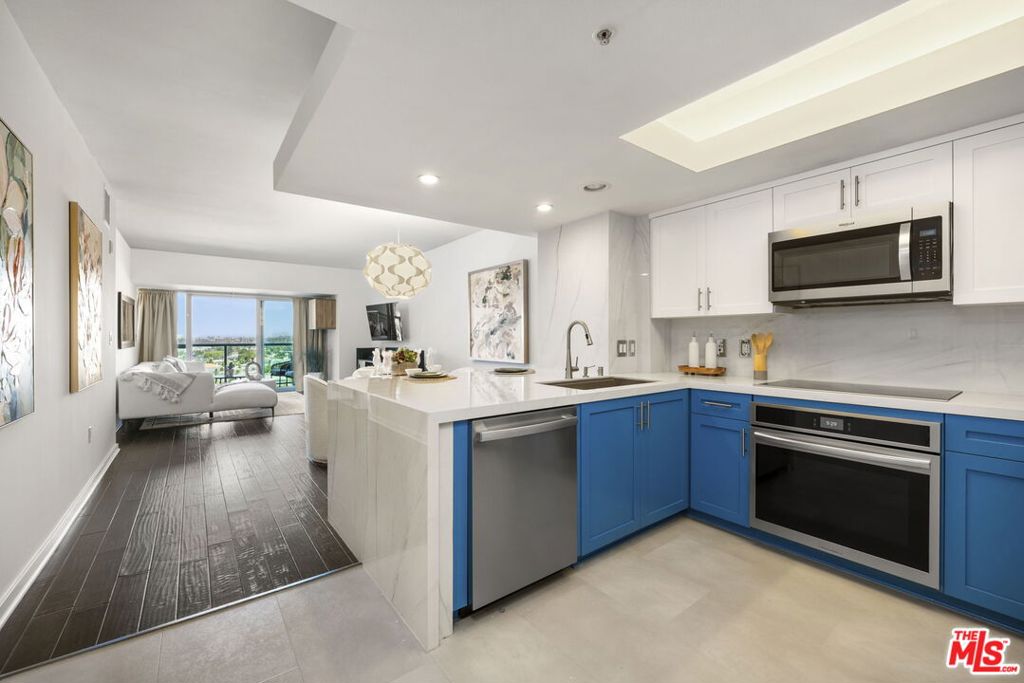 13700 Marina Pointe Drive #809