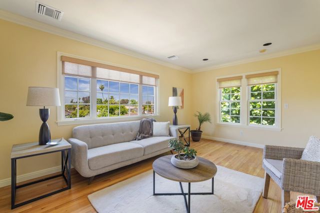 2249 Linnington Avenue, Los Angeles CA: https://media.crmls.org/mediaz/8aa4ff4a-f461-41eb-ba3d-467e7e3be24e.jpg