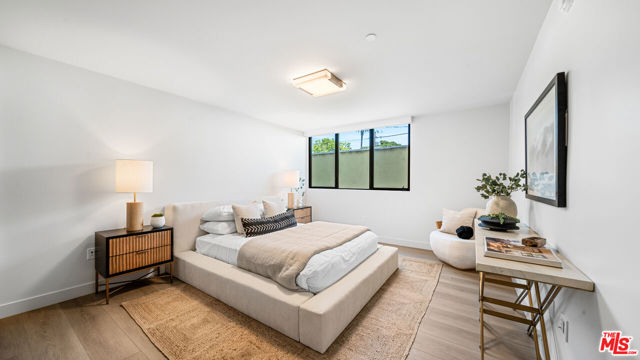 153 San Vicente Boulevard, Santa Monica CA: https://media.crmls.org/mediaz/8aa5276b-ba71-4bad-9ddd-e4b163be9328.jpg