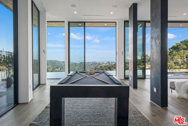 2304 Donella Circle, Los Angeles CA: https://media.crmls.org/mediaz/8aa52abe-de8d-46e6-85ff-465a8256fd8e.jpg