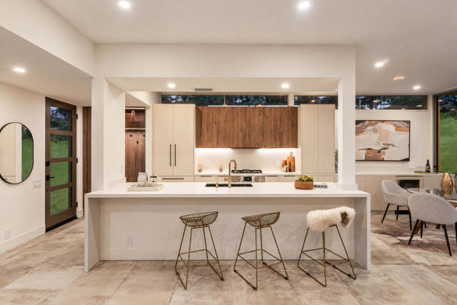80 Lakeview Drive, Palm Springs, CA 92264