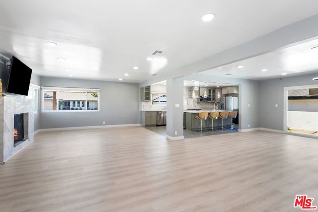 8901 Rubio Avenue, North Hills CA: https://media.crmls.org/mediaz/8aa630d3-0f4c-4d0f-ad2b-f93d94c5fa4c.jpg