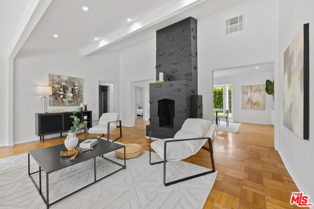 5432 Fulton Avenue, Sherman Oaks CA: https://media.crmls.org/mediaz/8aa657ba-a0a6-43f5-ad61-795f7740e3ee.jpg