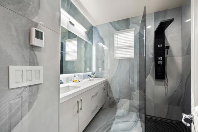 2372 Donner Pass Avenue, Sacramento CA: https://media.crmls.org/mediaz/8aa6f4f1-5dfd-4be5-807f-f908944d258c.jpg