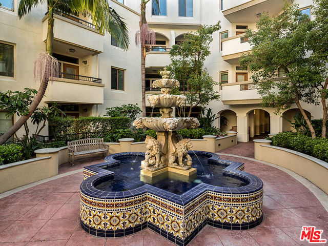 1041 E Glendon Avenue, Los Angeles CA: https://media.crmls.org/mediaz/8aa72b2e-2cf9-4cb7-b89e-58ce13d3b324.jpg