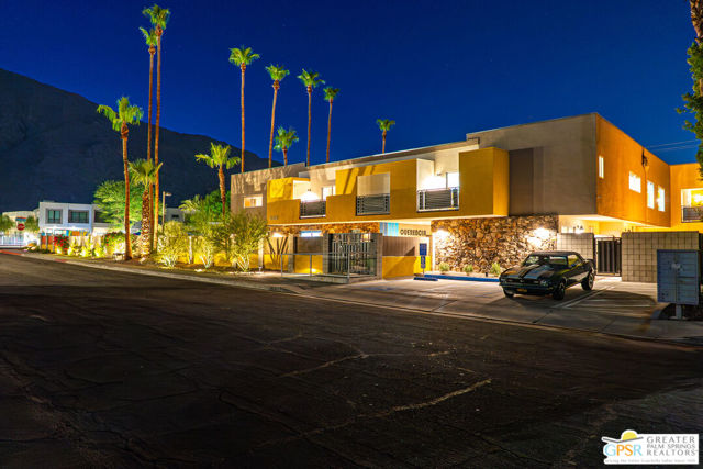 588 E San Lorenzo Road, Palm Springs CA: https://media.crmls.org/mediaz/8aa73e42-4812-4c0b-8f78-57f7a29f56f7.jpg