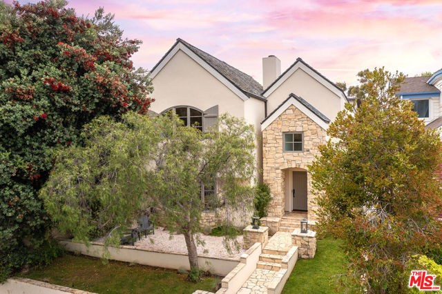 755 31st Street, Manhattan Beach CA: https://media.crmls.org/mediaz/8aa75351-4e08-4a61-9bf3-f1077bf0d557.jpg