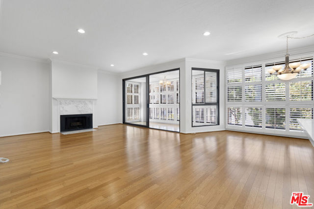 4477 Wilshire Boulevard, Los Angeles CA: https://media.crmls.org/mediaz/8aa774f6-118d-4c83-b29b-c5bc3bd88107.jpg