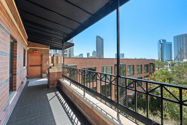 500 W Harbor Dr, San Diego CA: https://media.crmls.org/mediaz/8aa7845a-46b2-4e7a-aad1-a4224e4ce43a.jpg