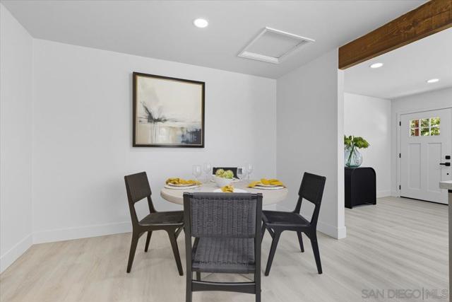 2039 Winnett St, San Diego CA: https://media.crmls.org/mediaz/8aa7babb-fd3f-4461-8745-c54c455fb098.jpg