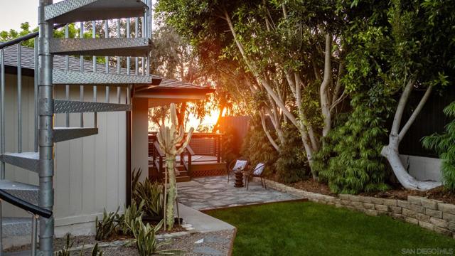 896 La Jolla Rancho Road, La Jolla CA: https://media.crmls.org/mediaz/8aa80267-379e-418c-a83a-5f2f1fee0fbc.jpg