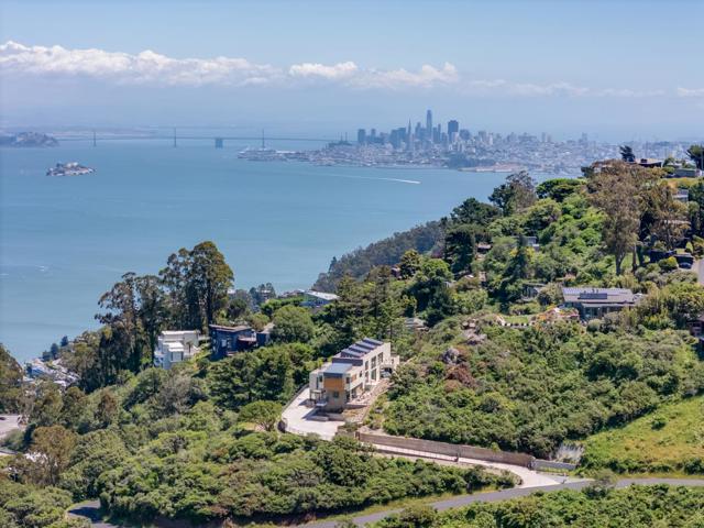 3 Wolfback Ridge Road, Sausalito CA: https://media.crmls.org/mediaz/8aa83d2c-1237-4f10-83b5-2dc066d63e15.jpg