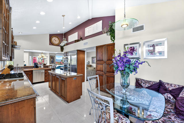 26 Alta Vista, Rancho Mirage CA: https://media.crmls.org/mediaz/8aa897b2-0518-4034-b91c-287c85338d74.jpg