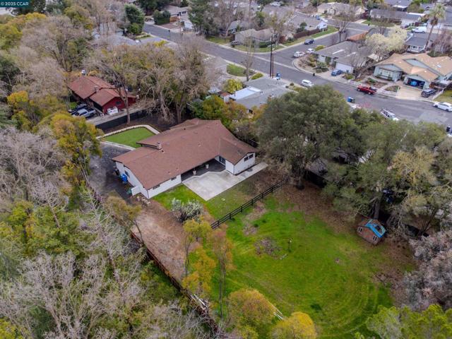 1821 S Main St, Walnut Creek CA: https://media.crmls.org/mediaz/8aa8eedd-3d33-4c1b-835b-cca05667a3c1.jpg