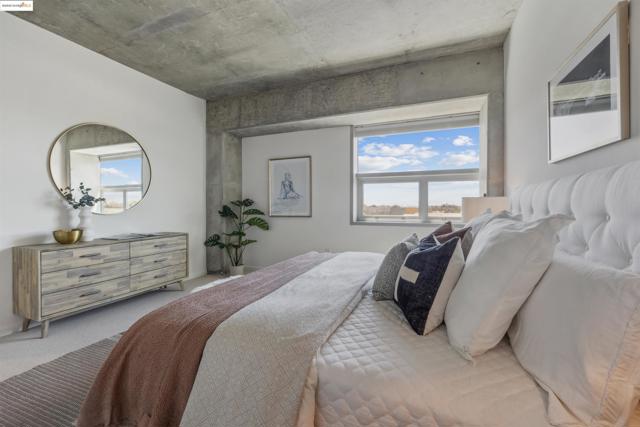 428 Alice Street, Oakland CA: https://media.crmls.org/mediaz/8aa995ea-dd6a-4990-b9b1-bb74df328341.jpg