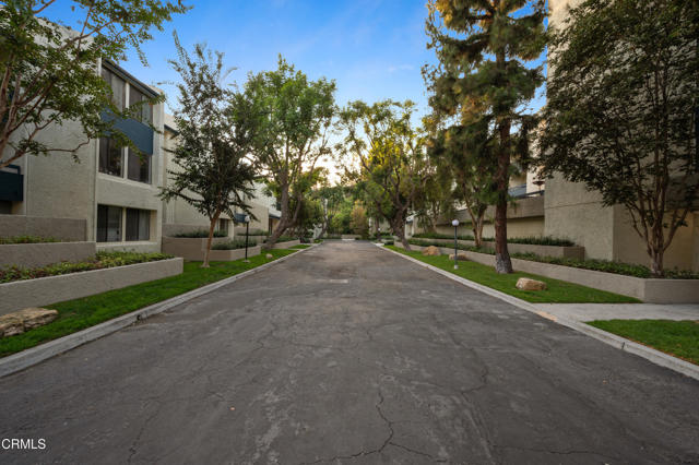 Detail Gallery Image 3 of 32 For 4041 via Marisol #112,  Los Angeles,  CA 90042 - 1 Beds | 1 Baths
