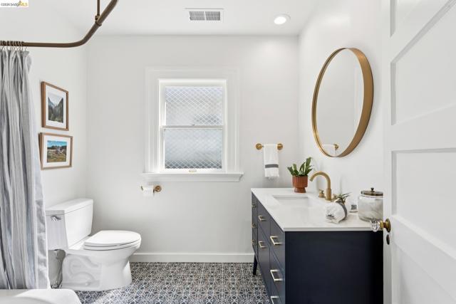 Image 36 of 60 For 2035 Francisco St