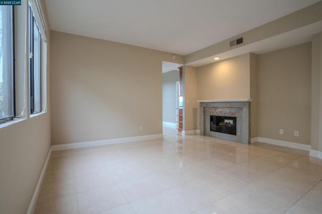 772 Lakemont Pl, San Ramon CA: https://media.crmls.org/mediaz/8aaa68f9-4f2f-4e02-817e-7948cb11fc47.jpg