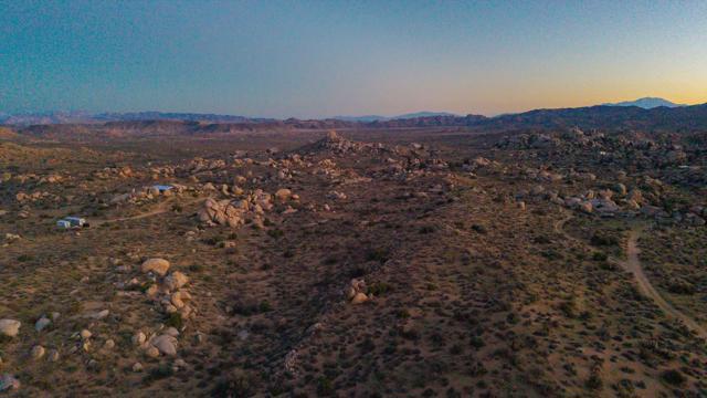 1 Dragonfly Lane, Pioneertown CA: https://media.crmls.org/mediaz/8aaae53f-f31a-4d1a-b7dc-8bcc5d6762c3.jpg