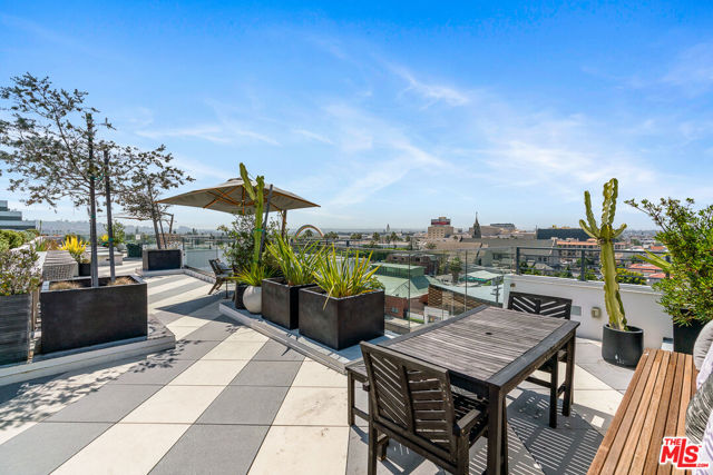3833 Dunn, Culver City CA: https://media.crmls.org/mediaz/8aaaee61-035b-4b5f-afe2-5266e6266b72.jpg