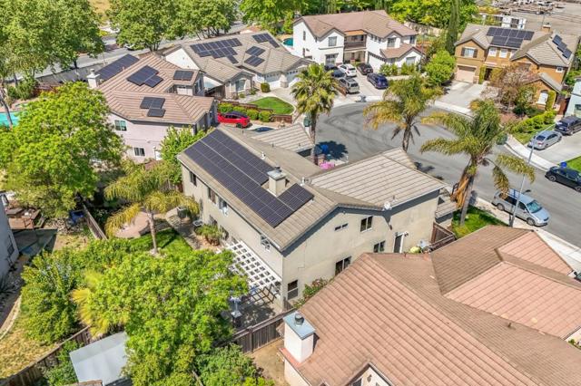 6371 Blackberry Court, Gilroy CA: https://media.crmls.org/mediaz/8aab1f51-f667-442c-b0d9-c26310c35ca6.jpg