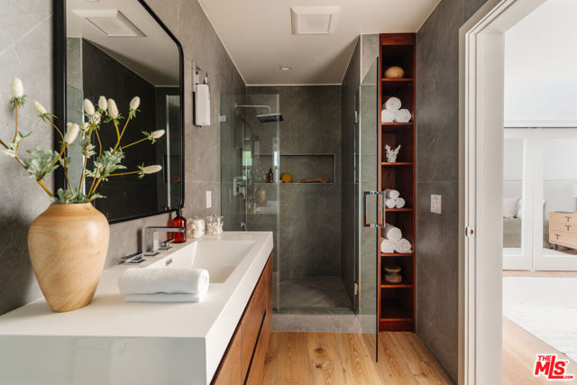 4 Buckboard Lane, Rolling Hills CA: https://media.crmls.org/mediaz/8aab4748-7596-4167-815f-6acf249c7550.jpg