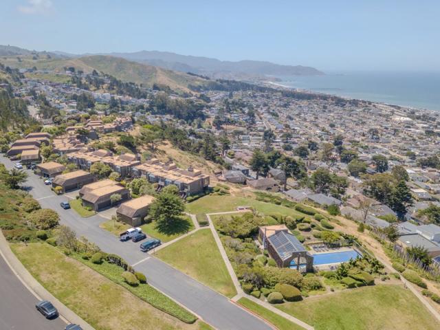 262 Beachview Avenue, Pacifica CA: https://media.crmls.org/mediaz/8aab68cb-aaf6-4f6a-852f-23ac9a04bcec.jpg
