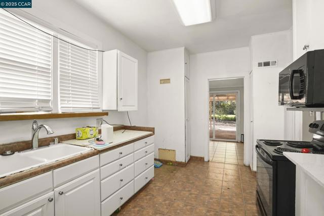 1561 Farm Bureau Rd, Concord CA: https://media.crmls.org/mediaz/8aab6b3f-09b6-4fb6-9859-2818383ae504.jpg