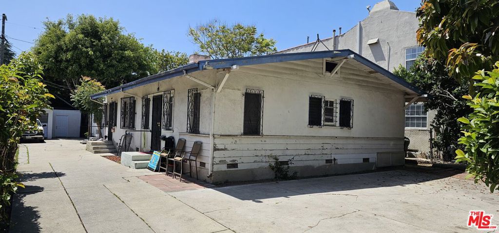 1243 N Beachwood Drive