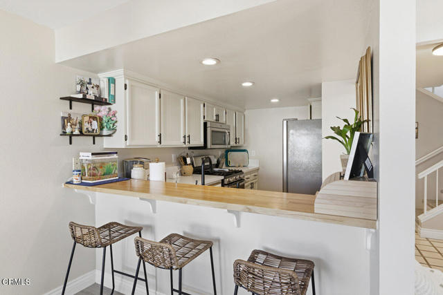 9813 Sweetwater Lane, Ventura CA: https://media.crmls.org/mediaz/8aab8aa1-be71-4984-abaa-21db813ffd66.jpg