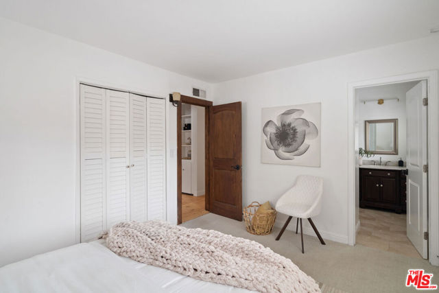 20212 Oxnard Street, Woodland Hills CA: https://media.crmls.org/mediaz/8aabca98-1445-46be-8165-2d7a74f55ae0.jpg
