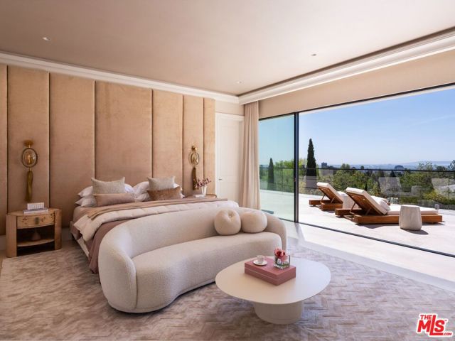 721 N Bonhill Road, Los Angeles CA: https://media.crmls.org/mediaz/8aabff19-3cd7-4eee-83cb-326aa82dbf69.jpg