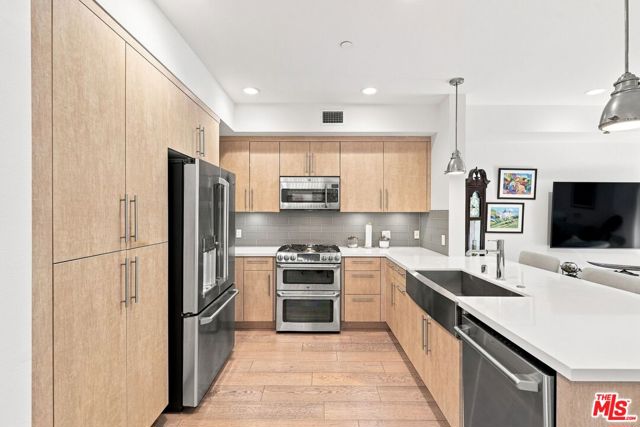 4240 Laurel Canyon Boulevard, 305 photo 6