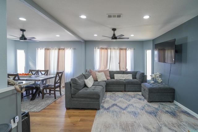 Detail Gallery Image 4 of 19 For 31163 Allen Ave, Homeland,  CA 92548 - 2 Beds | 2 Baths