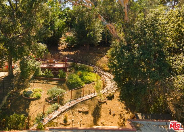 1441 Columbia Drive, Glendale CA: https://media.crmls.org/mediaz/8aac8d39-4571-44c8-b92f-6496cebdd5b7.jpg