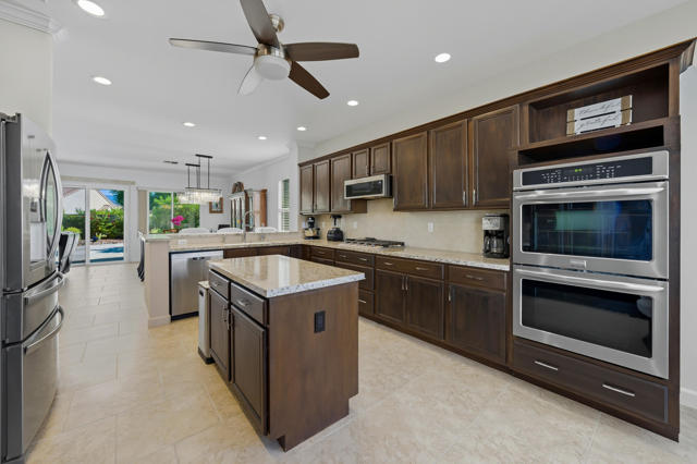 78390 Sterling Lane, Palm Desert CA: https://media.crmls.org/mediaz/8aaca1cd-bd3a-4f43-9e05-7552b7410310.jpg