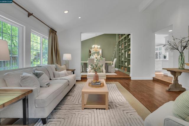 2345 San Miguel Dr, Walnut Creek CA: https://media.crmls.org/mediaz/8aacbe0d-1783-49f9-b626-80c715a51c7b.jpg