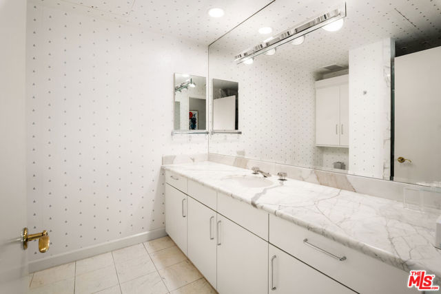 10580 Wilshire Boulevard, Los Angeles CA: https://media.crmls.org/mediaz/8aaccb85-b949-4c67-9b30-44269d95b3dc.jpg