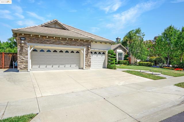 1117 Teal Ct, Brentwood CA: https://media.crmls.org/mediaz/8aacd548-5d07-4737-8ad0-1303e9ebb771.jpg