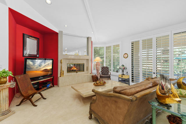 346 Crest Lake Drive, Palm Desert CA: https://media.crmls.org/mediaz/8aad4a1d-39c4-407f-9c44-6d93332a2235.jpg
