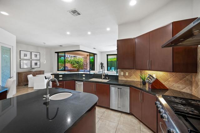 50380 Via Serenidad, La Quinta CA: https://media.crmls.org/mediaz/8aad8f2a-5915-465e-98ec-c1551b0a36c1.jpg