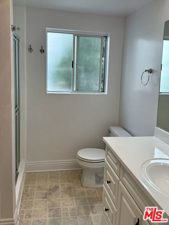1138 11th Street, Santa Monica CA: https://media.crmls.org/mediaz/8aadd575-ddeb-42f0-a89e-9fd0acc6acaa.jpg