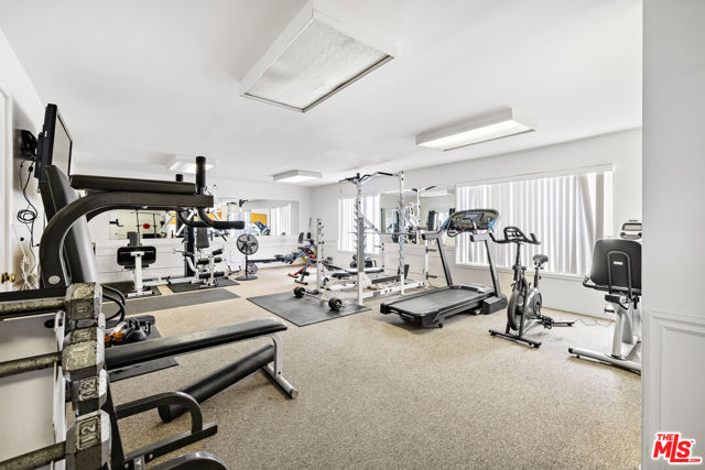 1228 14th Street, Santa Monica CA: https://media.crmls.org/mediaz/8aae0450-9736-40ea-8727-c8cfaa8434f1.jpg