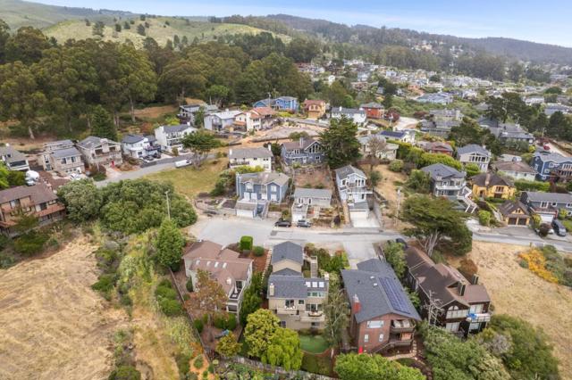 389 Avenue Granada, El Granada CA: https://media.crmls.org/mediaz/8aae0664-1842-4fa6-92d8-a8849dcb1857.jpg